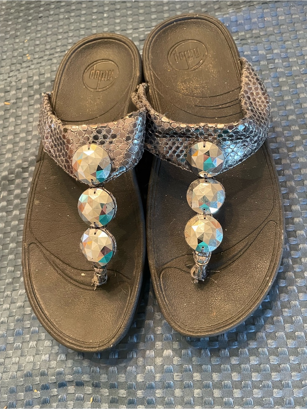 FitFlop Iridescent Beaded Snake-Print Thong Sandals - Black and Silver